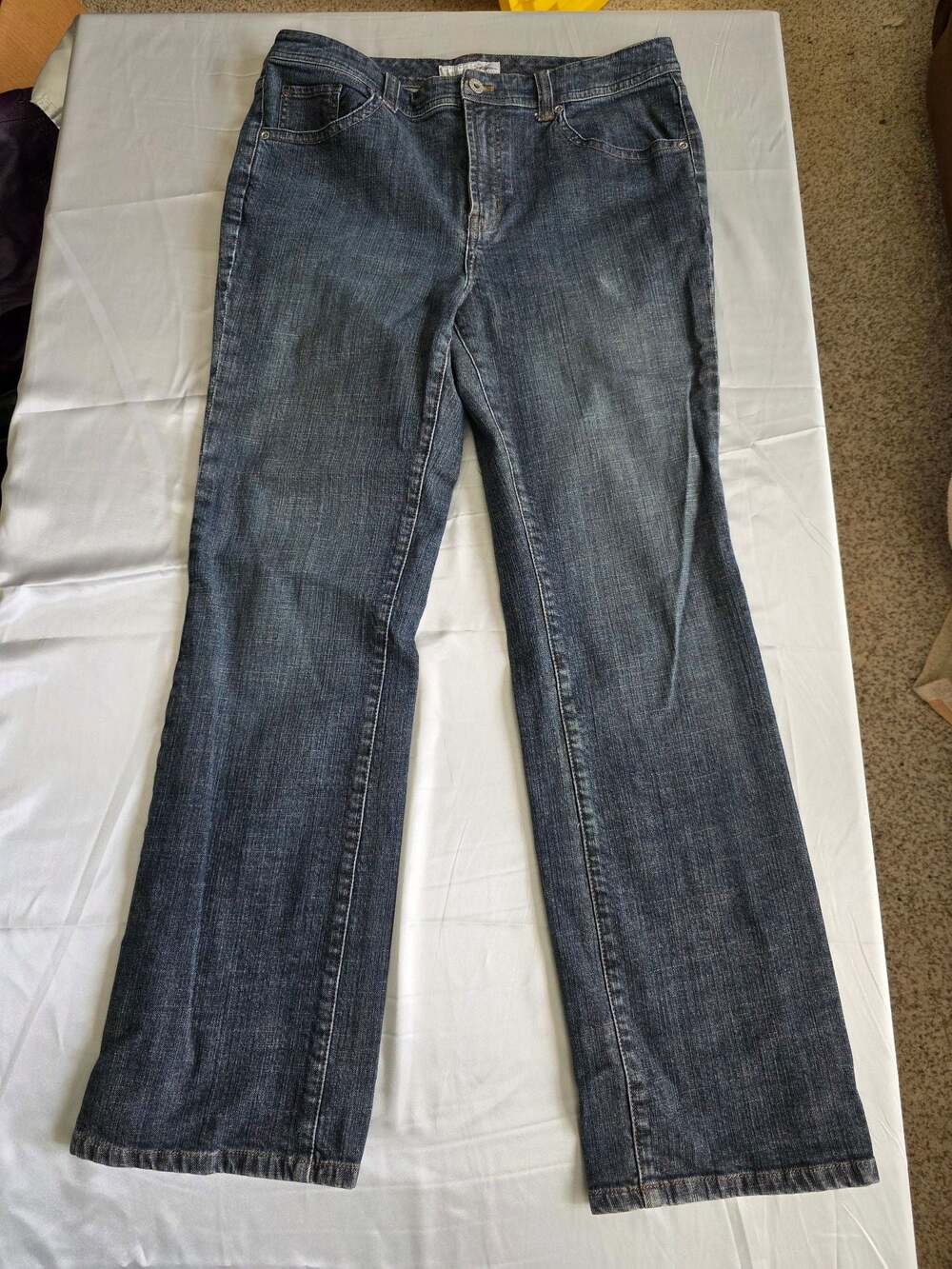 Chico's Platinum Women's Size 1.5 Regular Dark Wash Denim Stretch Jeans